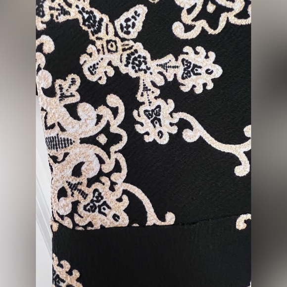 LulaRoe Nicole Elegant Collection with Matching Tights - Picture 3 of 9